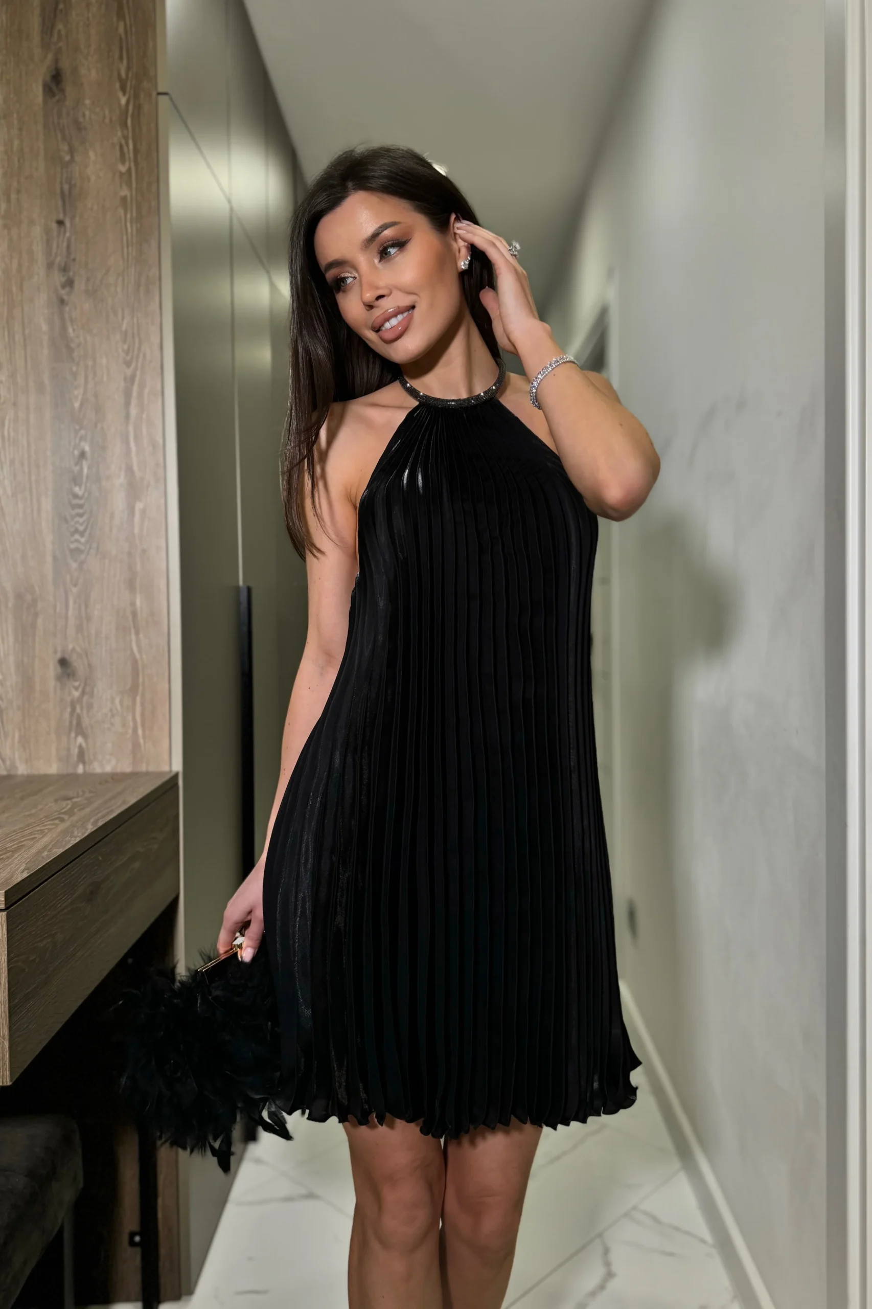 Plisowana sukienka mini z organzy – stylizacja wieczorowa – REPULO’S
