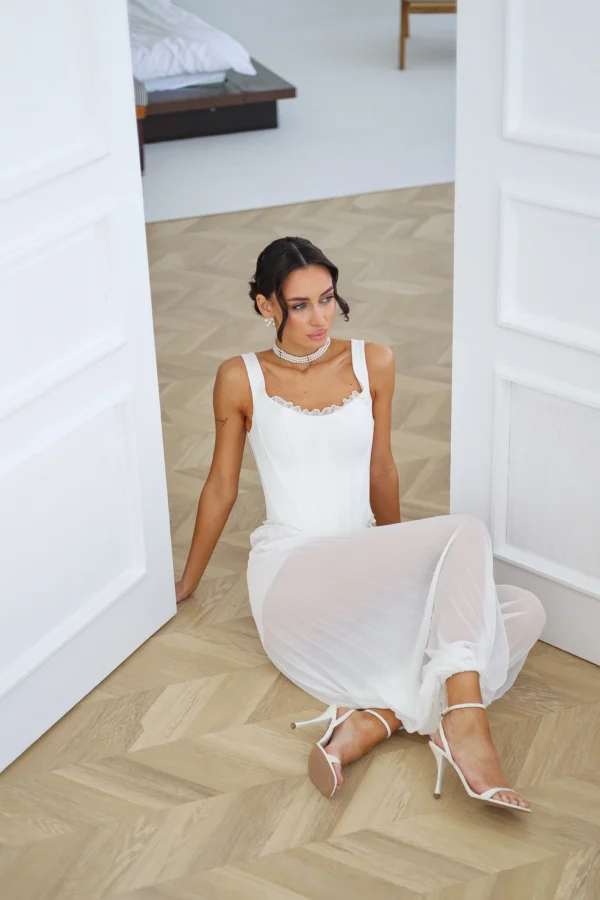Biały top gorsetowy Dream – kobieca elegancka stylizacja – REPULO’S