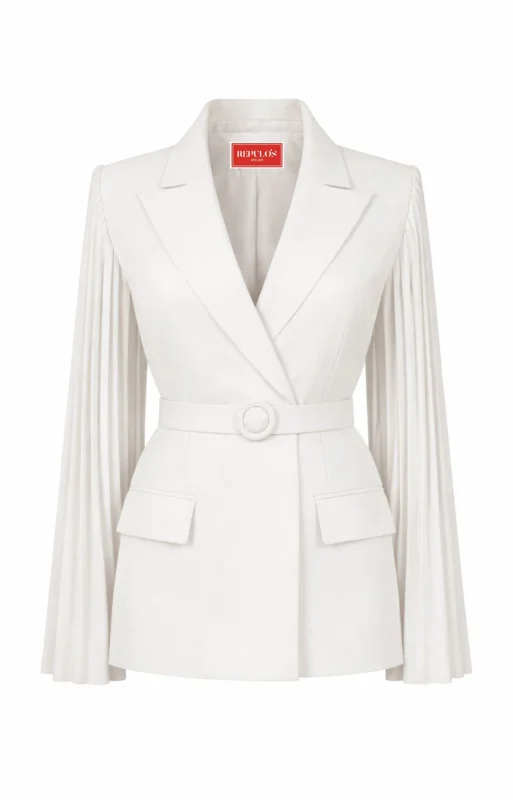 White fitted blazer with pleated sleeves by REPULO’S